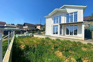 Новый дом с бассейном