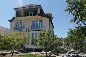 Дом с видом на Кавказские горы и долину