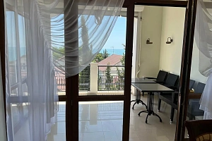 Продаю трех комнатную квартиру.