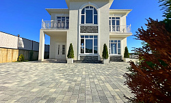 Дом с бассейном