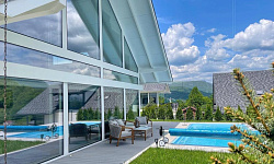 Дом в стиле Шале с новым дизайнерским ремонто...