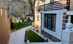 Дом граничащий с лесом!