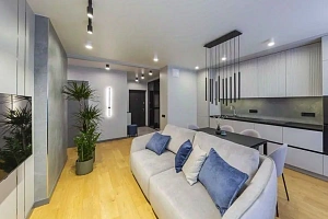 Квартира с новым дизайнерским ремонтом в само...