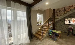 Дом с видом на море и горы