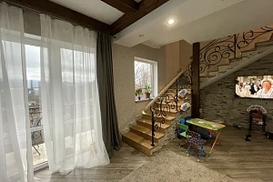 Дом с видом на море и горы