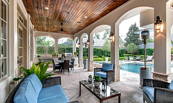 Дом в итальянском стиле с видом на море в Соч...