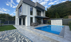 Новый дом с ремонтом в центре Сочи