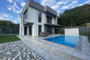 Новый дом с ремонтом в центре Сочи