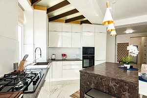 Белеет парус одинокий...В тумане моря голубом...