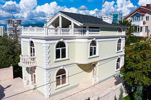 Новый дом в центре курорта