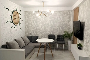 Двушка с хорошим ремонтом в Министерских озер...