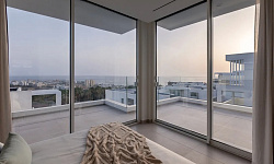 Дом с инфинити бассейном