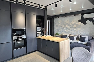 Трехкомнатная квартира в центре с видом на мо...