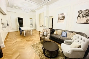 Трехкомнатная квартира в Сталинском доме