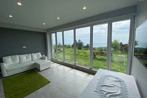 Квартира с видом на море и дизайнерским ремон...