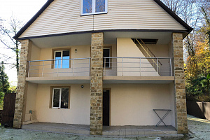 Коттедж с ремонтом и участком 9 соток