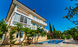 Резиденция в классическом стиле с видом на Си...