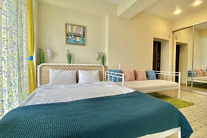 Наблюдать дельфинов с балкона можно...