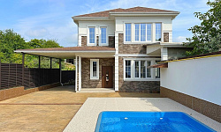 Дом с бассейном