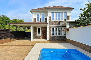 Дом с бассейном