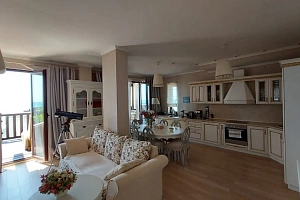 Апартаменты на берегу Черного моря в центре С...