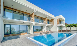 Дом с прямым видом на море