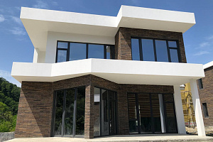 Коттедж в стиле Хайтек у реки 