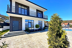 Дом с бассейном и видом на море