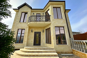 Дом с бассейном