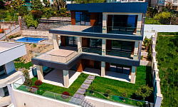 Вилла в элитном районе с видом на море