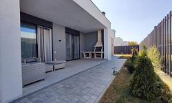 Дом с ремонтом и террасой