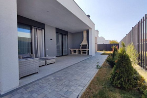 Дом с ремонтом и террасой