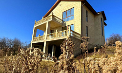 Дом с красивым видом на горы и море