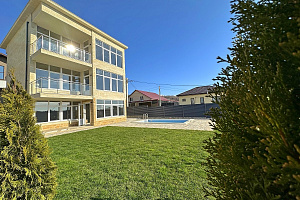 Новый коттедж с бассейном