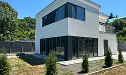 Дом с видом на море и горы