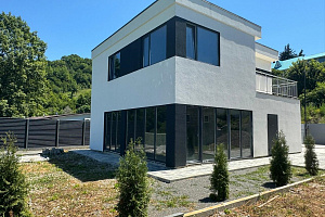 Дом с видом на море и горы