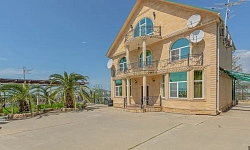 Дом с видом на море и город