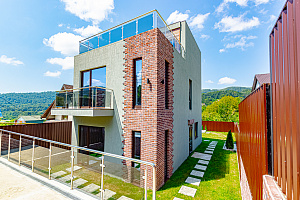 Дом с бассейном