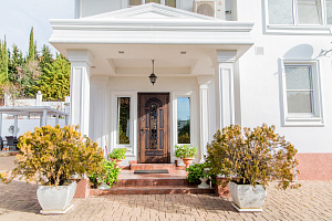 Роскошный дом с видом на море