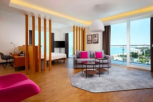 Апартаменты в Radisson Collection на берегу м...