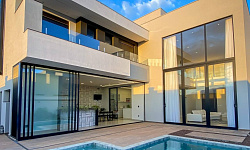 Вилла с ремонтом на побережье черного моря