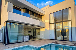 Вилла с ремонтом на побережье черного моря