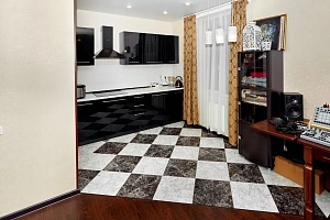 квартира с видом на город и горы 