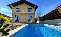 Дом с бассейном и прекрасным видом