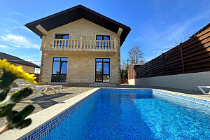 Дом с бассейном и прекрасным видом