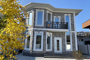 Красивый новый дом