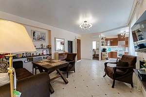 Просторная квартира с потрясающим видом на го...