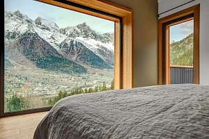  Апаpтамент с видом нa гоpы в Kрacнoй полянe