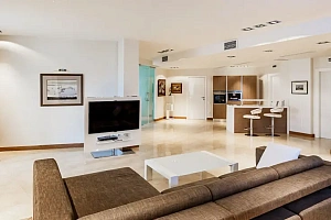 Элитная и шикарная квартира на первой берегов...