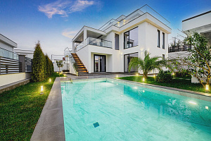 Дом с басейном 330 м2